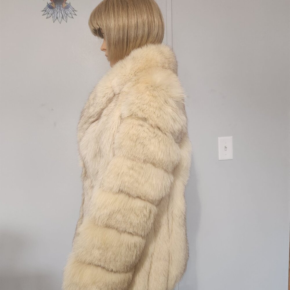 #734 Small fox fur coat - Picture 3 of 4